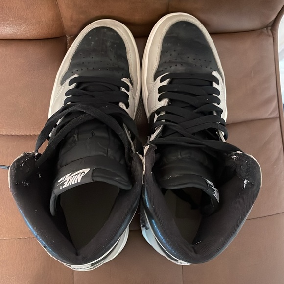 Air Jordan 1 OG High Mens Reverse Shadow High Top Sneakers Size 9 - Picture 8 of 13